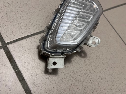 LAMPA FAR MAGLENKA PREDNJA STRANA DESNA VOLVO V40 V-40 II 2 31323116