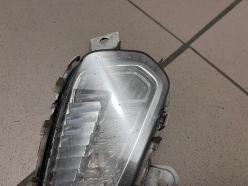 LAMPA FAR MAGLENKA PREDNJA STRANA DESNA VOLVO V40 V-40 II 2 31323116