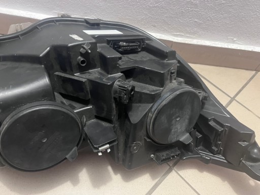 LAMPA FAR PREDNJA STRANA LIJEVA CITROEN DS4 DS-4 C4 C-4 II 2 BI XENON 9674905180