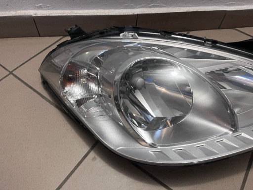 LAMPA FAR PREDNJA STRANA DESNA MERCEDES A KLASA W169 A169 REDIZAJN 08-