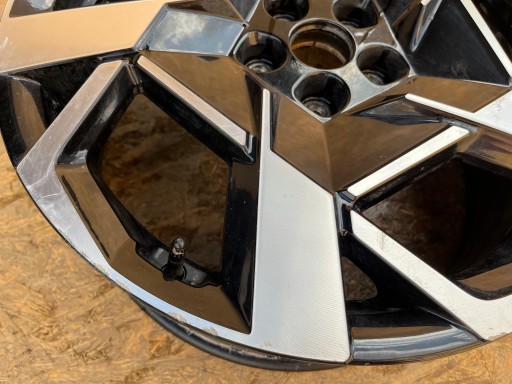 FELGA ALUMINIJSKA OE HYUNDAI SANTA FE TUCSON 8,5X20 ET54 5X114,3 52910-S1810 FELGA ALUMINIJSKA OE HYUNDAI SANTA FE TUCSON 8,5X20 ET54 5X114,3 52910-S1810