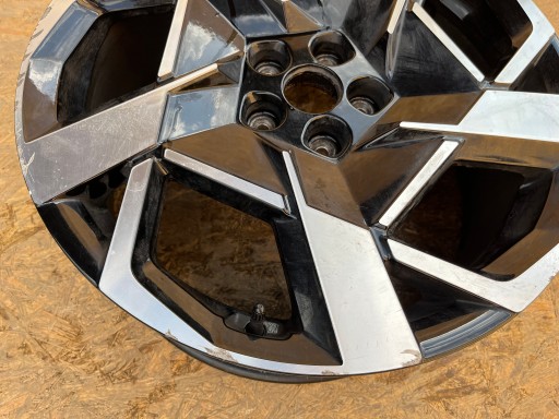 FELGA ALUMINIJSKA OE HYUNDAI SANTA FE TUCSON 8,5X20 ET54 5X114,3 52910-S1810 FELGA ALUMINIJSKA OE HYUNDAI SANTA FE TUCSON 8,5X20 ET54 5X114,3 52910-S1810