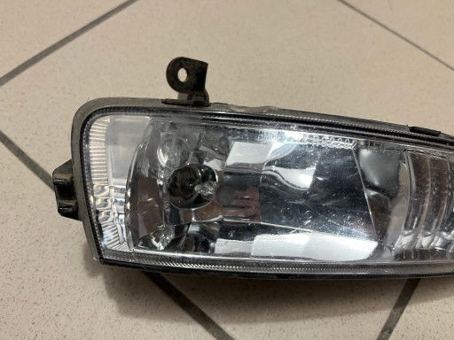 HYUNDAI ACCENT LAMPA FAR MAGLENKA PREDNJA STRANA DESNA