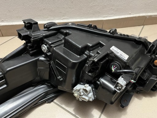 TOYOTA HILUX FULL LED 20- LAMPA FAR PREDNJA STRANA DESNA 1EJ-923368