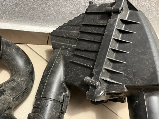 KUČIŠTE FILTERA ZRAKA RENAULT TRAFIC III 3 OPEL VIVARO B 165009078R KUČIŠTE FILTERA ZRAKA RENAULT TRAFIC III 3 OPEL VIVARO B 165009078R