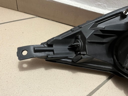 LAMPA FAR PREDNJA STRANA DESNA KIA VENGA 09- 92102-1P000