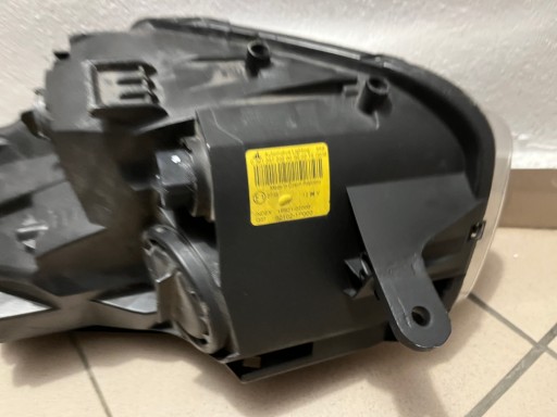 LAMPA FAR PREDNJA STRANA DESNA KIA VENGA 09- 92102-1P000