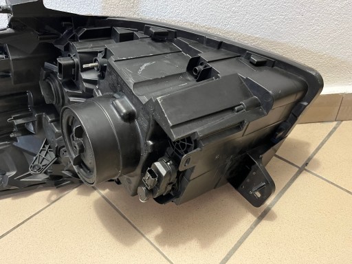 RENAULT TRAFIC III 3 OPEL VIVARO LAMPA FAR PREDNJA STRANA DESNA 260104643R