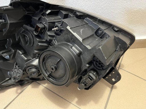 RENAULT TRAFIC III 3 OPEL VIVARO LAMPA FAR PREDNJA STRANA DESNA 260104643R
