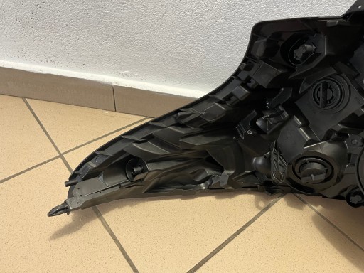 RENAULT TRAFIC III 3 OPEL VIVARO LAMPA FAR PREDNJA STRANA DESNA 260104643R