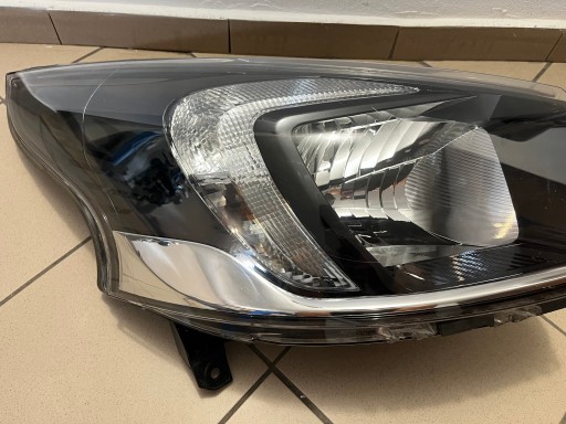 RENAULT TRAFIC III 3 OPEL VIVARO LAMPA FAR PREDNJA STRANA DESNA 260104643R