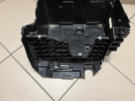 KUČIŠTE AKUMULATORA RENAULT MEGANE IV 4 SCENIC 244280018R KUČIŠTE AKUMULATORA RENAULT MEGANE IV 4 SCENIC 244280018R