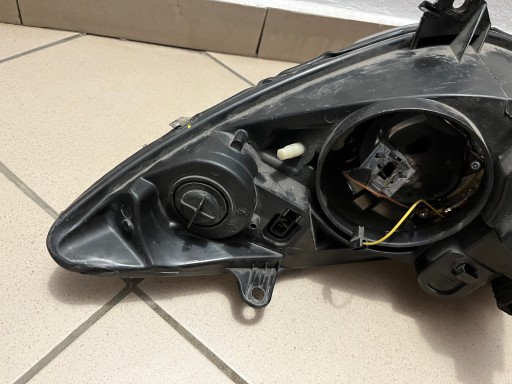 LAMPA FAR PREDNJA STRANA DESNA PEUGEOT 307 P307 REDIZAJN LAMPA FAR PREDNJA STRANA DESNA PEUGEOT 307 P307 REDIZAJN