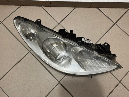 LAMPA FAR PREDNJA STRANA DESNA PEUGEOT 307 P307 REDIZAJN LAMPA FAR PREDNJA STRANA DESNA PEUGEOT 307 P307 REDIZAJN