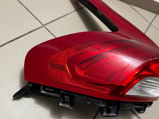 LAMPA FAR ZADNJA  ZADNJI LIJEVA STRANA VOLVO V40 V-40 II 2 12- 31395844