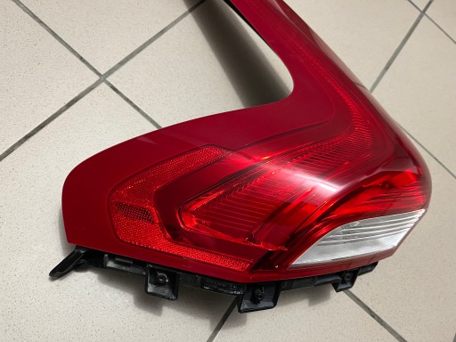 LAMPA FAR ZADNJA  ZADNJI LIJEVA STRANA VOLVO V40 V-40 II 2 12- 31395844