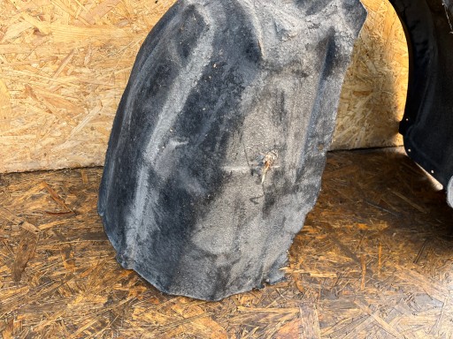 PVC BLATOBRANA PREDNJA STRANA DESNA VOLVO V40 V-40 II 2 12- 31265974