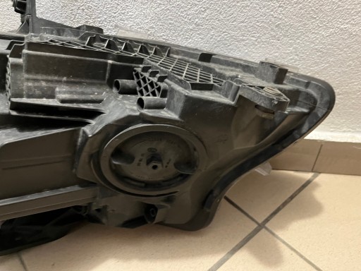 LAMPA FAR PREDNJA STRANA DESNA MERCEDES W447 A447 VITO VIANO A4479067800