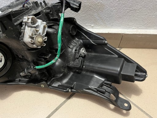 LAMPA FAR PREDNJA STRANA LIJEVA TOYOTA PRIUS REDIZAJN FULL LED 12-