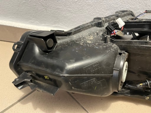 LAMPA FAR PREDNJA STRANA LIJEVA TOYOTA PRIUS REDIZAJN FULL LED 12-