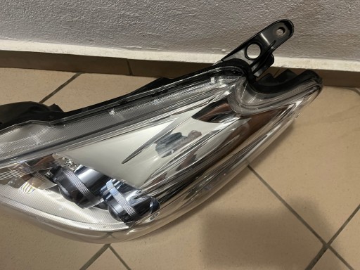 LAMPA FAR PREDNJA STRANA LIJEVA TOYOTA PRIUS REDIZAJN FULL LED 12-