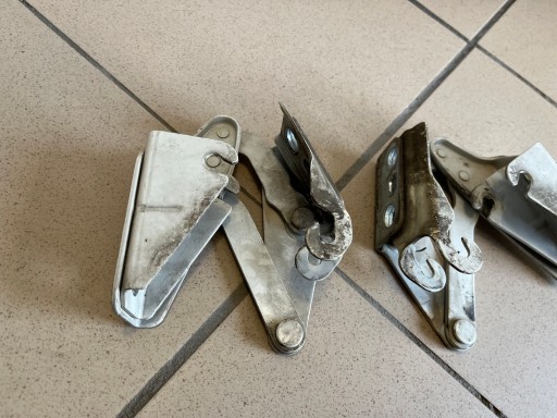 NOSAČI HAUBE LIJEVA STRANA DESNA IVECO DAILY IV 4 56087-046 56087-045
