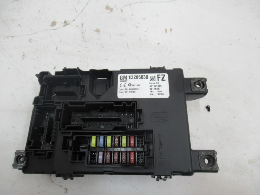 KUČIŠTE OSIGURAČA 13286030 OPEL CORSA D