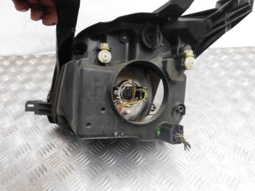 FAR LAMPA DESNI FORD FUSION