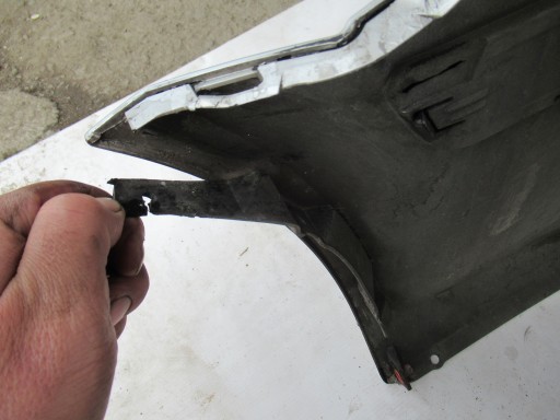 BRANIK ZADNJI OPEL ASTRA H 3 III KARAVAN BRANIK ZADNJI OPEL ASTRA H 3 III KARAVAN