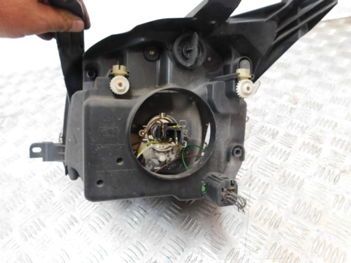 FAR LAMPA DESNI FORD FUSION