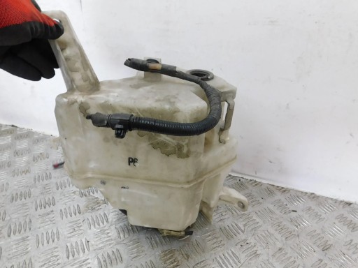 POSUDA ZA PRANJE STAKLA TOYOTA PRIUS III +