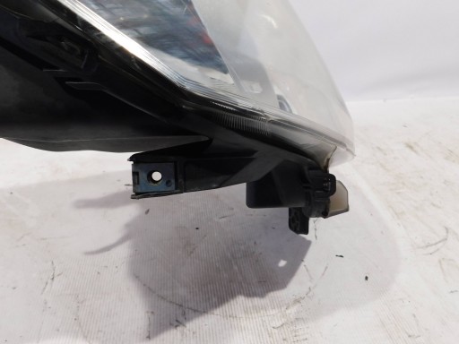FAR LAMPA DESNI NISSAN NOTE E11 REDIZAJN FAR LAMPA DESNI NISSAN NOTE E11 REDIZAJN