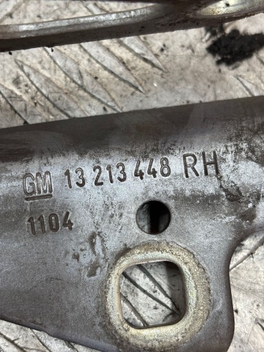 NOSAČ / ŠKARE ŠKAREY HAUBE LIJEVI DESNI OPEL ASTRA H III 3
