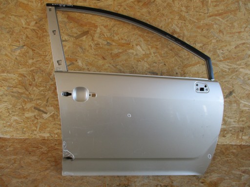 VRATA DESNA  PREDNJA STRANA TOYOTA COROLLA VERSO 04-09