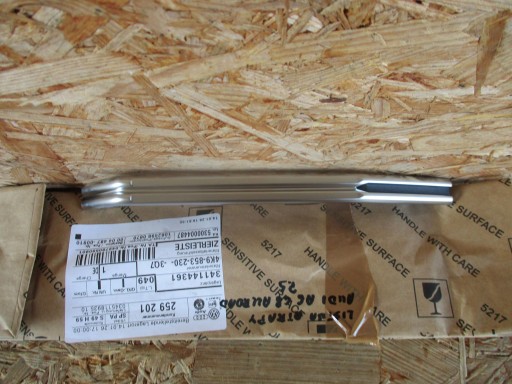 LAJSNA KROM MASKE SREDNJA DESNA STRANA AUDI A6 C8 ALLROAD