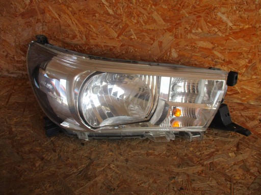 LAMPA FAR PREDNJA STRANA DESNA TOYOTA HILUX VIII 15- OBIČNA