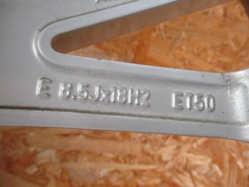 FELGA ALUMINIJSKA AUDI TT 8S 8,5JX18 ET50 5X112 FELGA ALUMINIJSKA AUDI TT 8S 8,5JX18 ET50 5X112