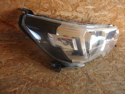 LAMPA FAR PREDNJA STRANA DESNA TOYOTA HILUX VIII 15- OBIČNA LAMPA FAR PREDNJA STRANA DESNA TOYOTA HILUX VIII 15- OBIČNA