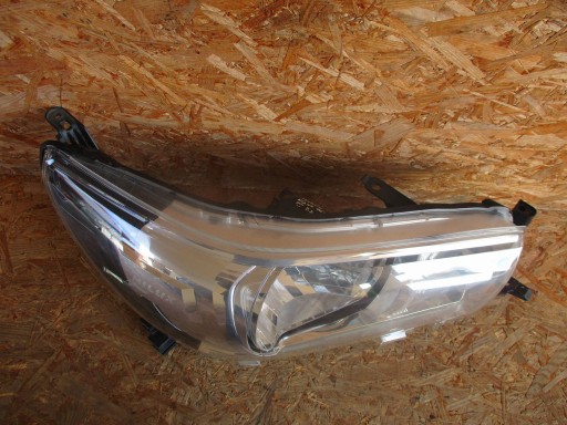 LAMPA FAR PREDNJA STRANA DESNA TOYOTA HILUX VIII 15- OBIČNA LAMPA FAR PREDNJA STRANA DESNA TOYOTA HILUX VIII 15- OBIČNA