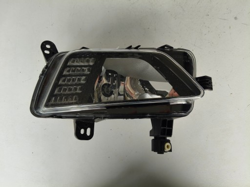 MAGLENKA DESNA STRANA VW POLO 2G 2G0 17- LED
