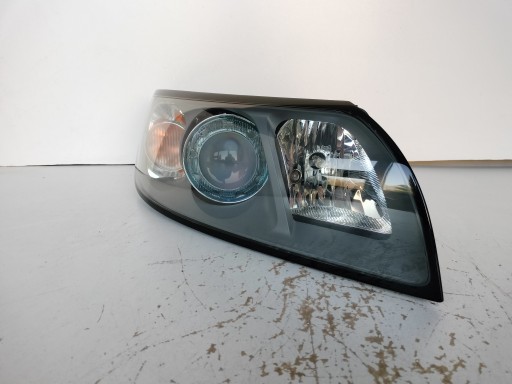 LAMPA FAR DESNA STRANA VOLVO V50 S40 04- XENON