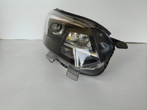 LAMPA FAR DESNA STRANA OPEL ZAFIRA D 19- XENON