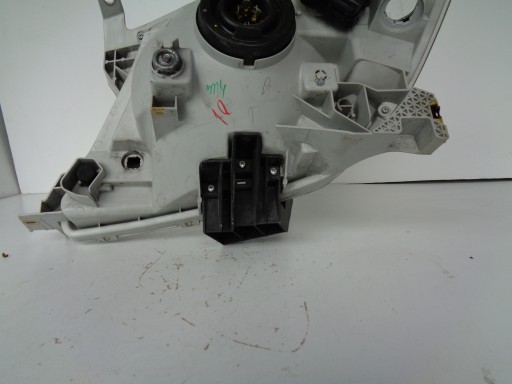 LAMPA FAR DESNA STRANA TOYOTA HILUX 08-12