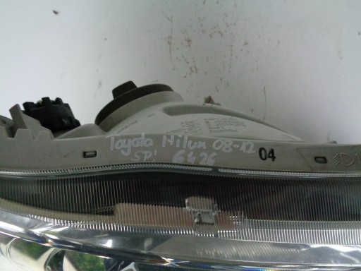 LAMPA FAR DESNA STRANA TOYOTA HILUX 08-12