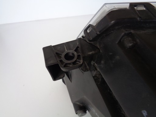 LAMPA FAR DESNA STRANA FIAT FREEMONT DODGE JOURNEY TAMNA