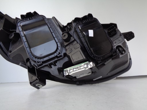 LAMPA FAR LIJEVA STRANA OPEL ZAFIRA D LIFE VIVARO C 19- XENON