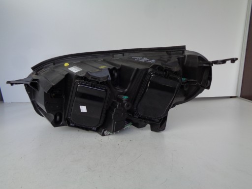 LAMPA FAR DESNA STRANA OPEL ZAFIRA D LIFE VIVARO C 19- XENON