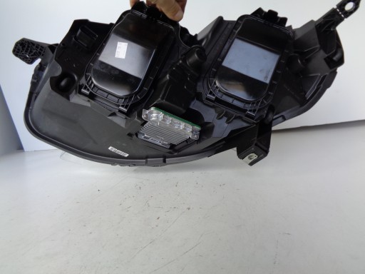 LAMPA FAR DESNA STRANA OPEL ZAFIRA D LIFE VIVARO C 19- XENON