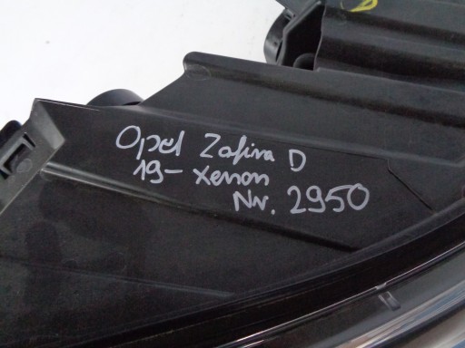 LAMPA FAR DESNA STRANA OPEL ZAFIRA D LIFE VIVARO C 19- XENON