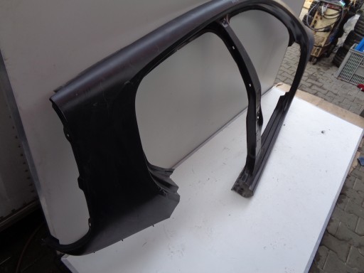BLATOBRAN DESNA STRANA ZADNJI PRAG SMART FORFOUR W454
